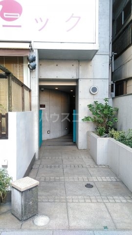 27/27 エントランス