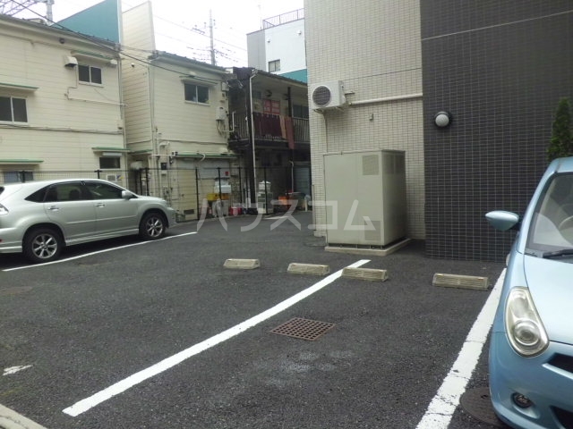 22/30 駐車場