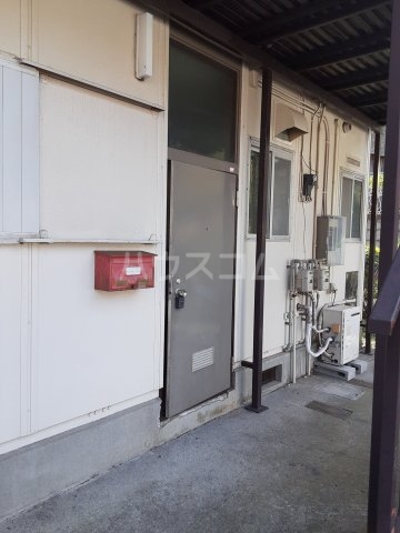 27/30 エントランス