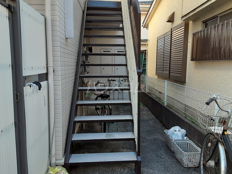 23/30 エントランス