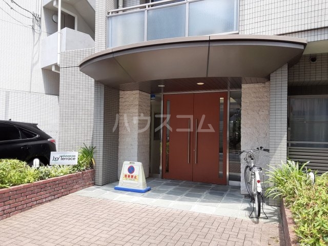 28/30 エントランス