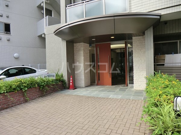 18/28 エントランス