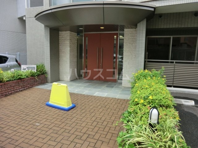 27/30 エントランス