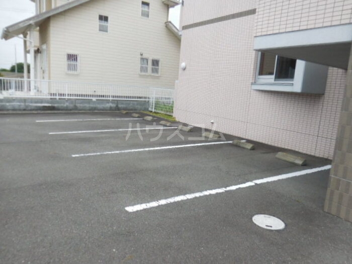 17/17 駐車場