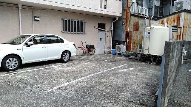 23/30 駐車場