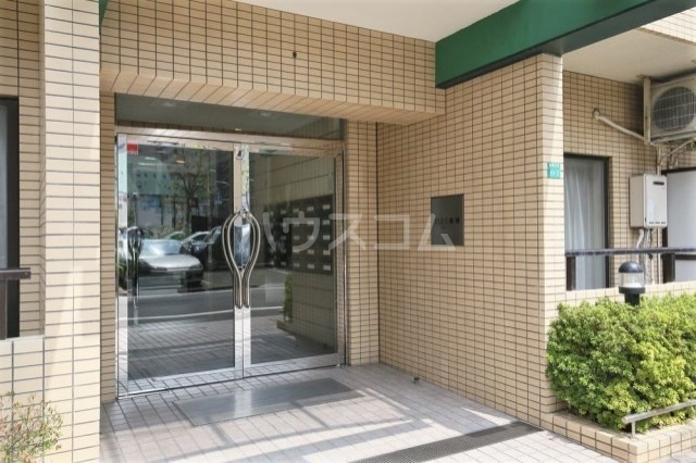 16/23 エントランス