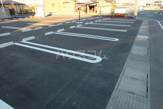 22/28 駐車場