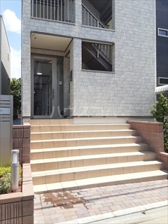 21/27 エントランス