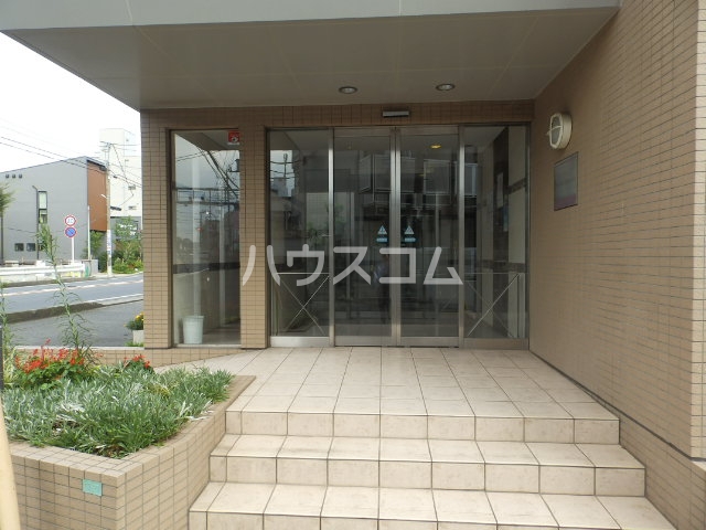 28/30 エントランス