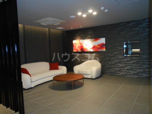 25/26 エントランス