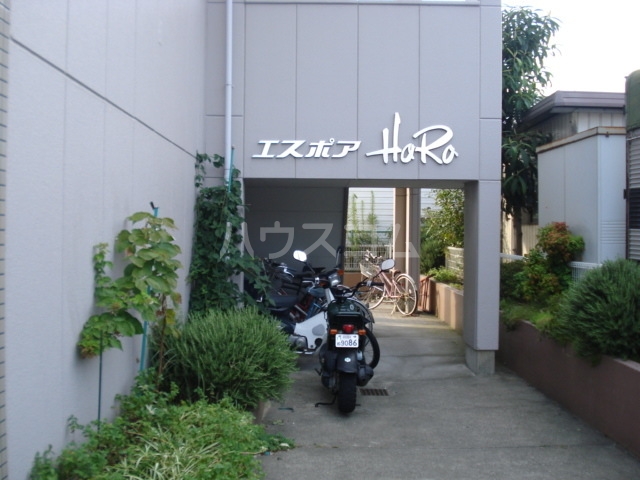 24/27 エントランス