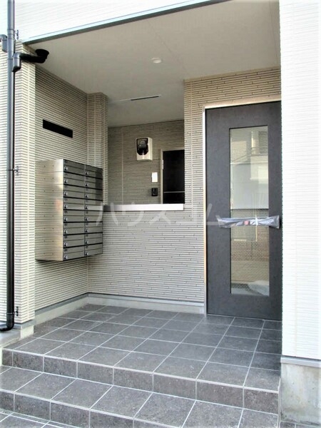 27/30 エントランス