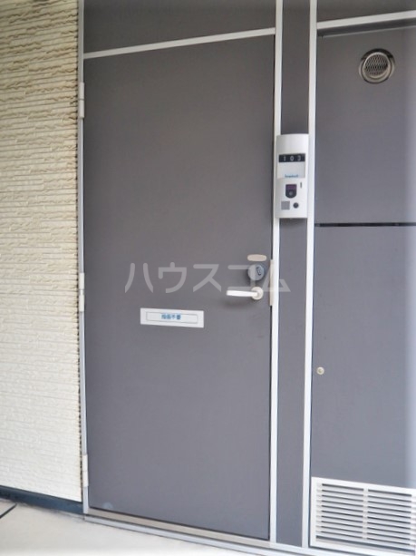 28/30 エントランス