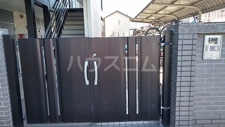 26/30 エントランス