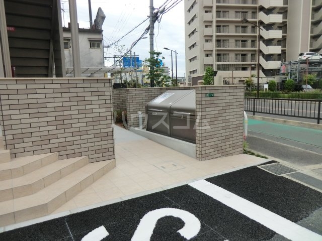 16/23 エントランス