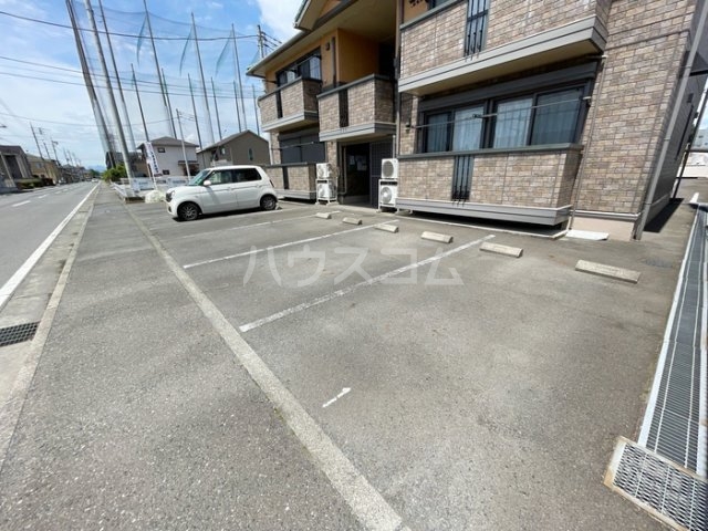 18/21 駐車場