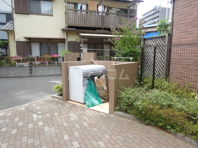 22/28 エントランス