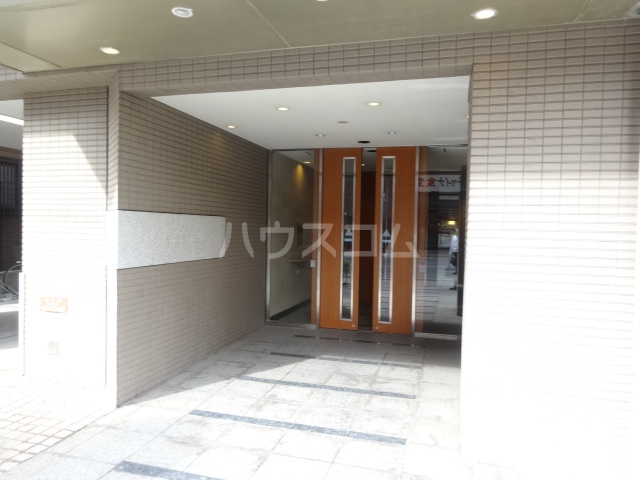 20/21 エントランス