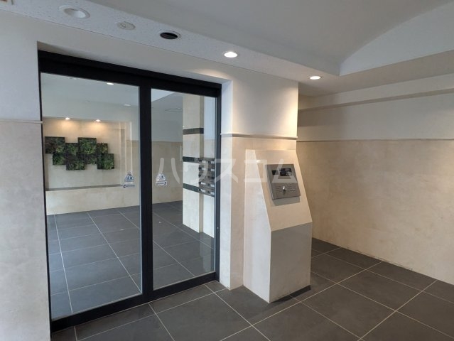 23/30 エントランス