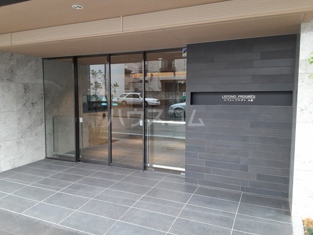 28/30 エントランス