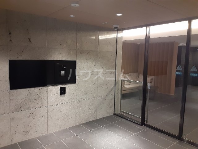 27/30 エントランス