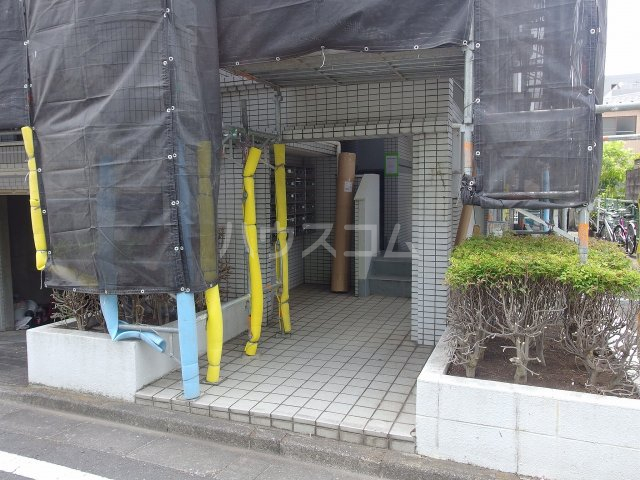 24/30 エントランス