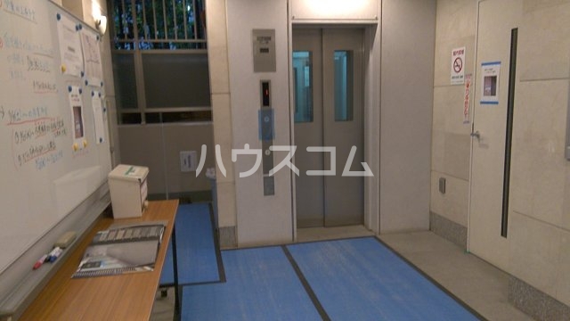 22/27 エントランス