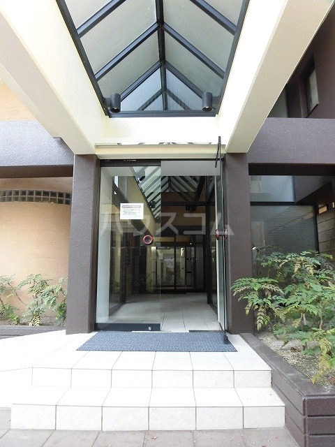 26/30 エントランス