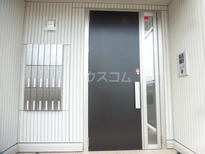 16/23 エントランス