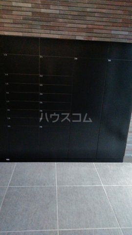 27/30 エントランス