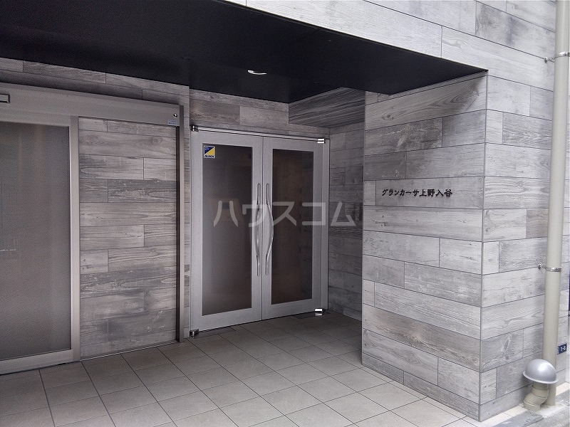 28/30 エントランス