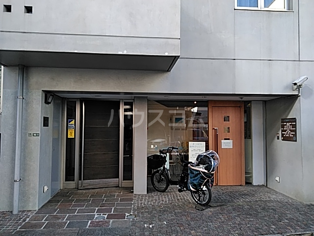 19/30 エントランス