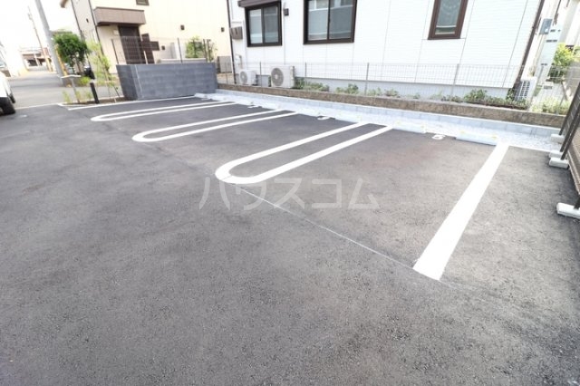 18/28 駐車場