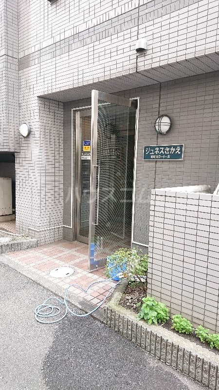 21/30 エントランス