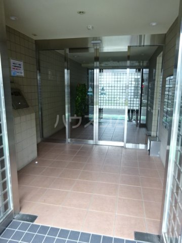 21/27 エントランス