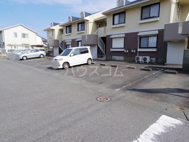 18/21 駐車場