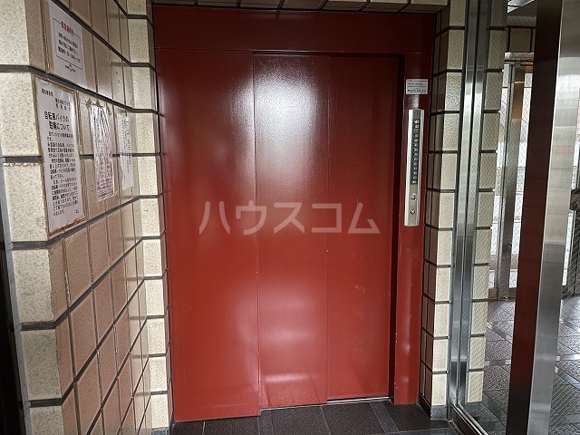 21/30 エントランス