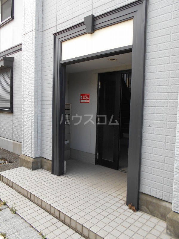 19/27 エントランス