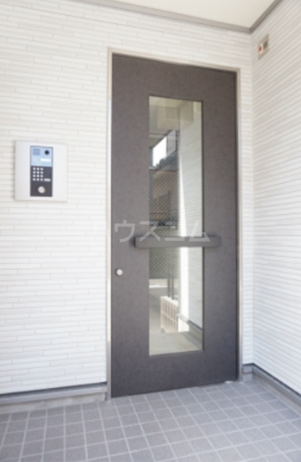 2/4 エントランス
