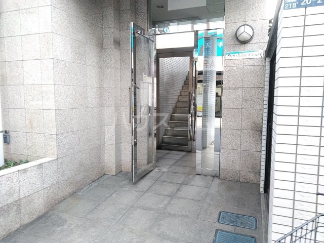 18/28 エントランス