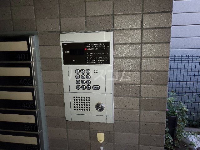 21/30 エントランス