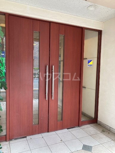 24/30 エントランス