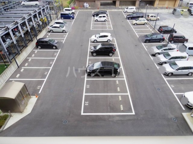 27/30 駐車場