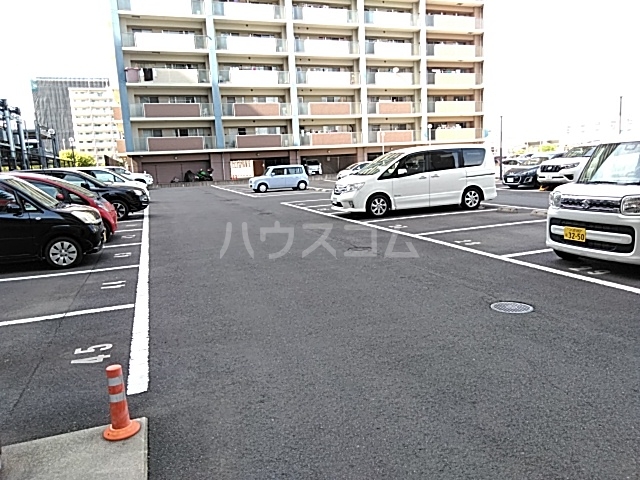 28/30 駐車場