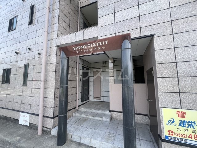 27/30 エントランス