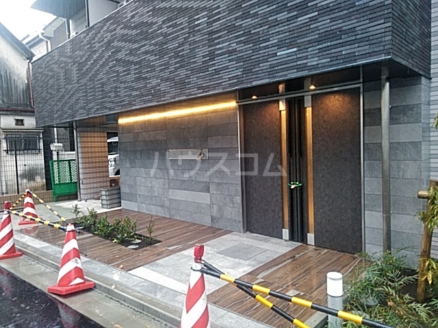 24/30 エントランス