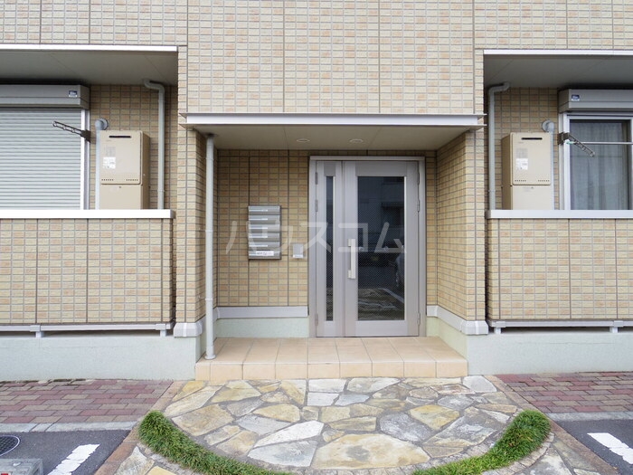 27/30 エントランス