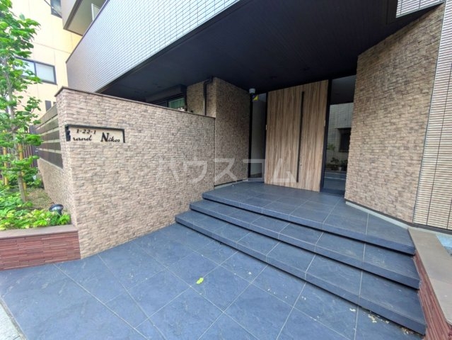 21/25 エントランス