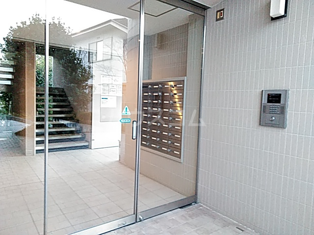 25/30 エントランス