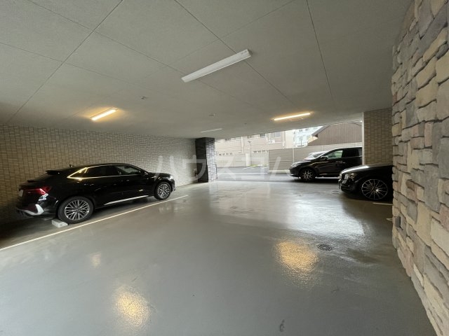 23/30 駐車場
